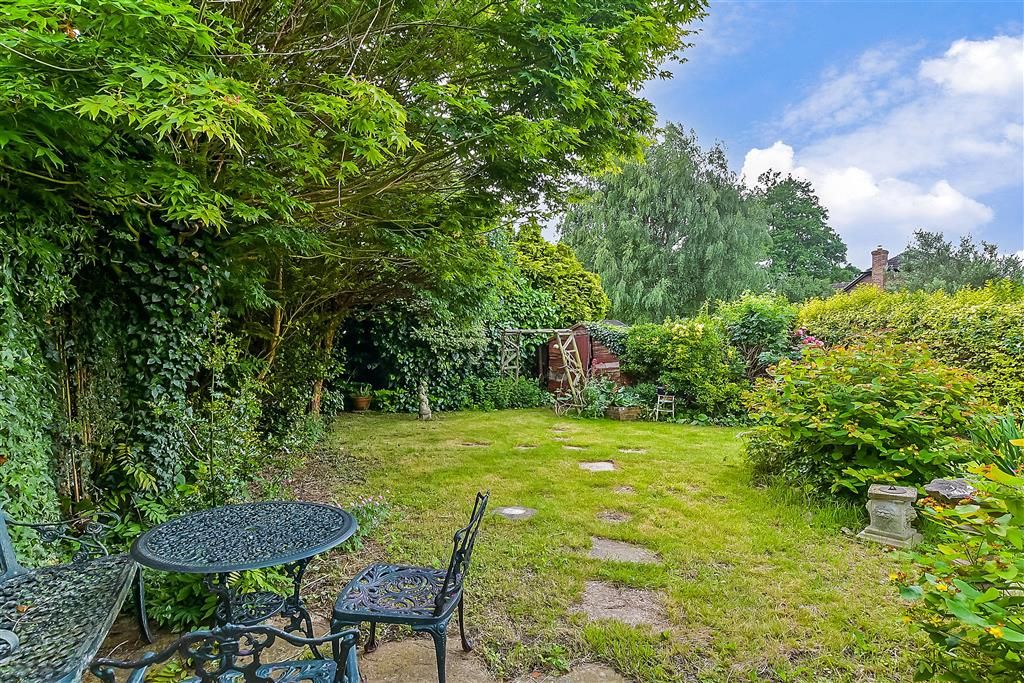 2 bed detached bungalow for sale in Weavering Street, Weavering