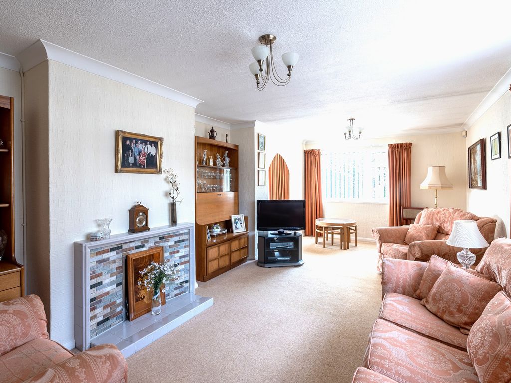 2 bed bungalow for sale in Newton Road, Rushden, Northamptonshire NN10