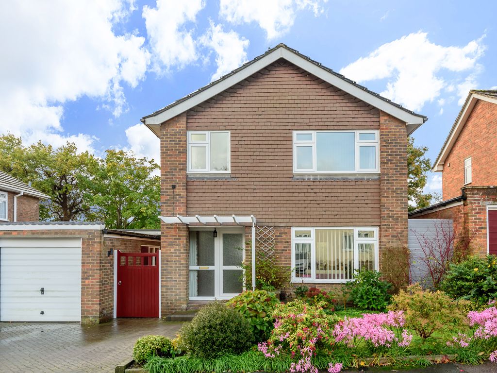 Woodbourne, Farnham GU9  