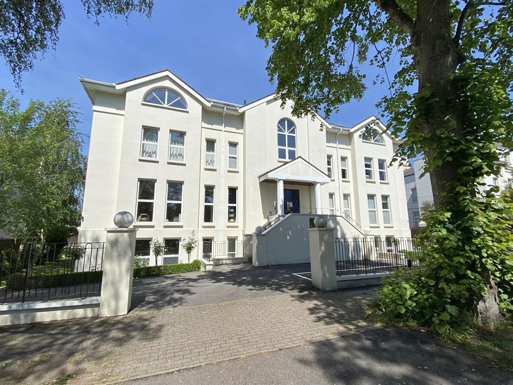 Wellington Square, Cheltenham GL50  