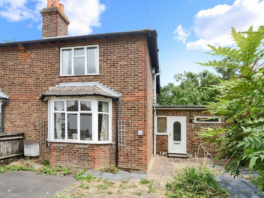 3 bed semidetached house for sale in Leatherhead Road, Chessington KT9