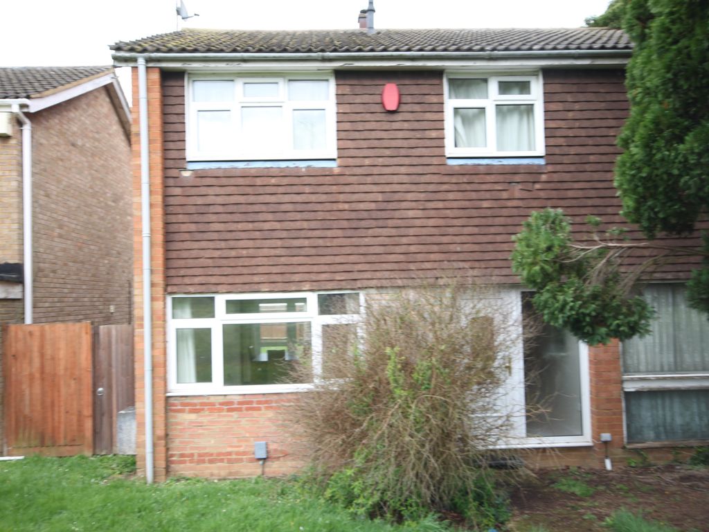 3 bed semidetached house for sale in Julius Gardens, Luton LU3, £