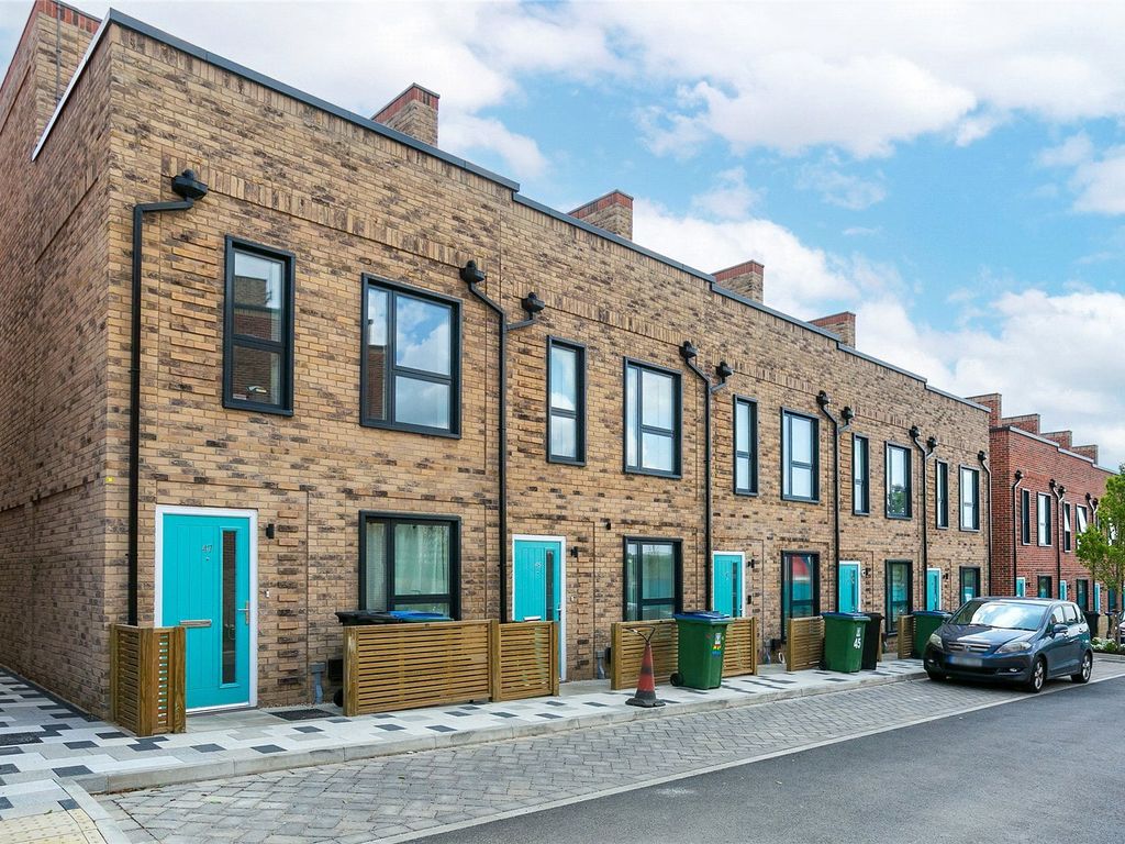 New home, 3 bed terraced house for sale in Avenues, 42 Spinners Avenue