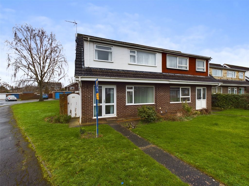 3 bed semidetached house for sale in Eagle Way, Abbeydale, Gloucester
