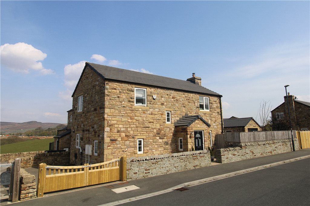 4 bed detached house for sale in Hepworth Way, Skipton, North Yorkshire