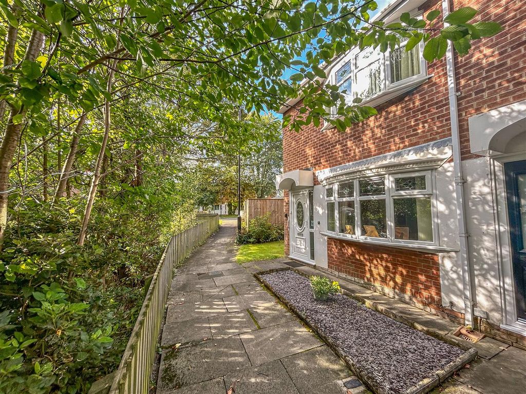 2 bed end terrace house for sale in Salters Close, Gosforth, Newcastle