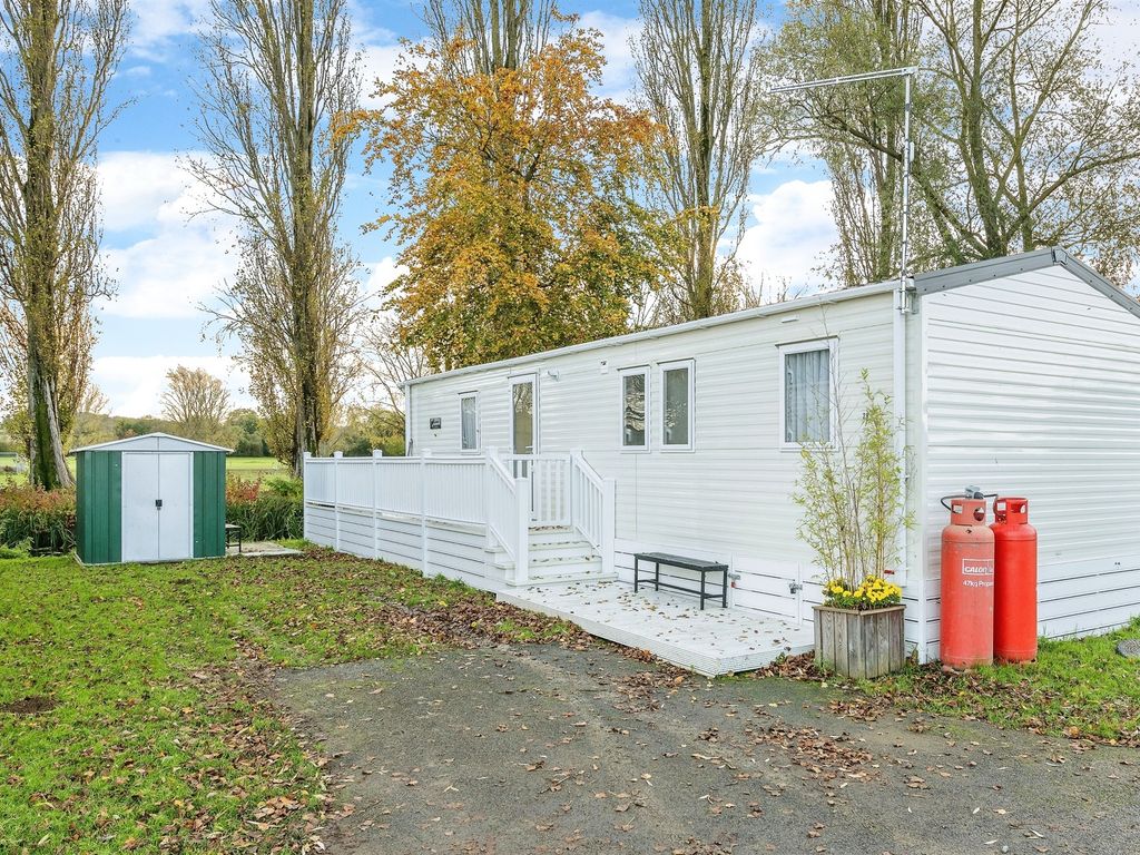 3 bed mobile/park home for sale in Crow Lane, Little Billing, Northampton NN3, £75,000 Zoopla