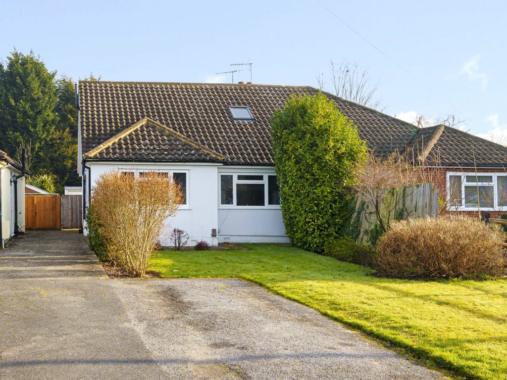 3 bed bungalow for sale in Bayfield Road, Horley, Surrey RH6 Zoopla