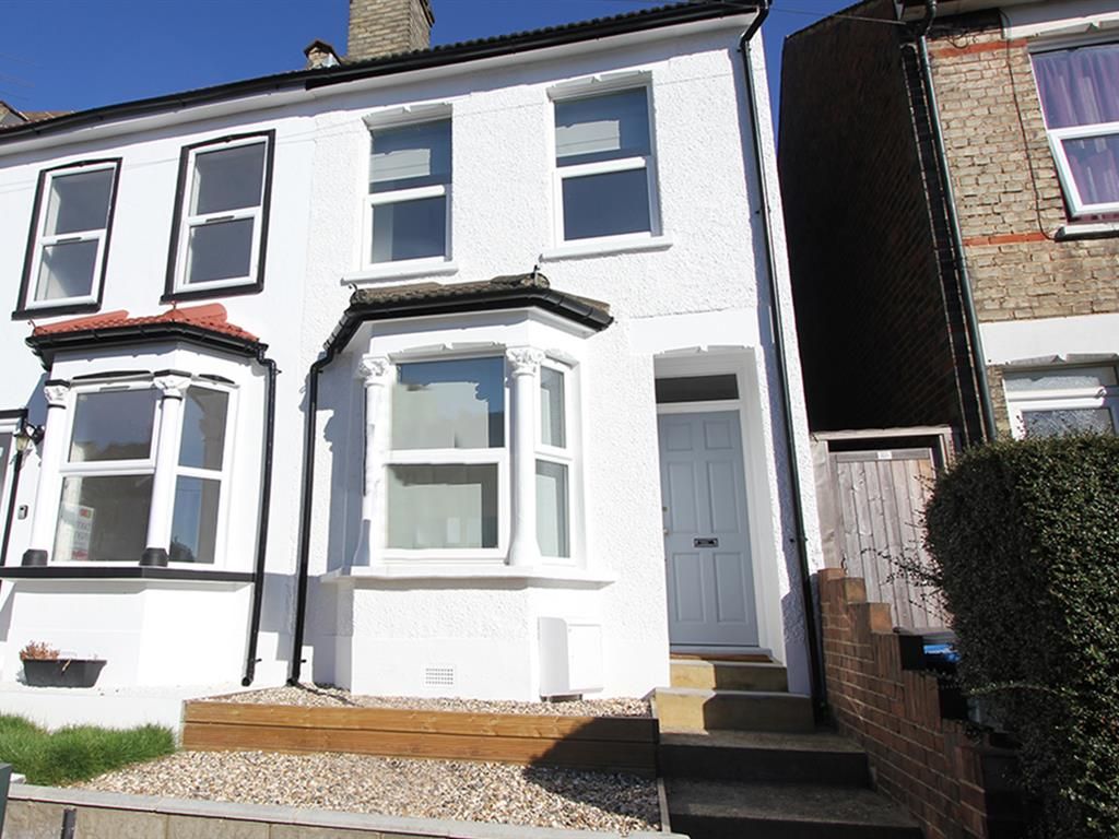 2 bed end terrace house for sale in St. Peters Street, South Croydon