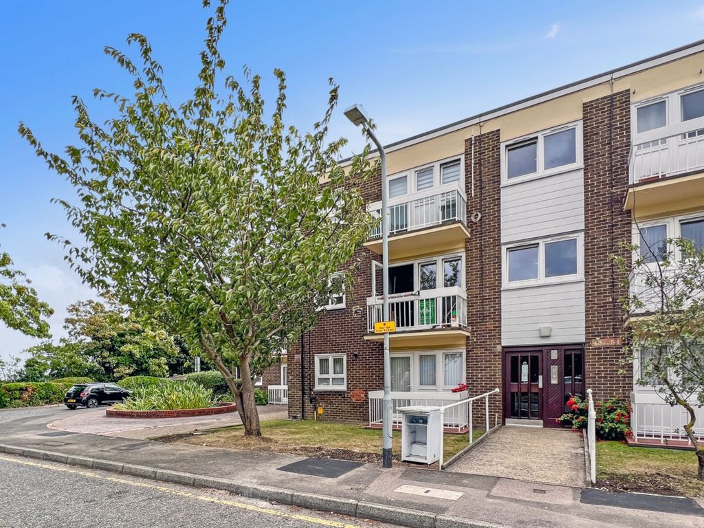 2 bed flat for sale in Fountain Walk, Northfleet, Gravesend, Kent DA11, £210,000 Zoopla