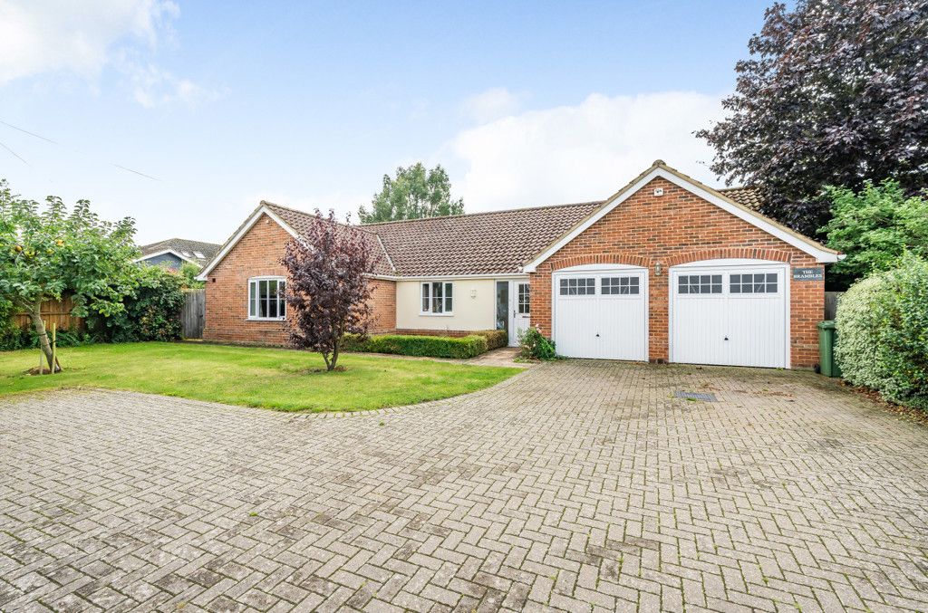 4 bed bungalow for sale in Woodbridge Road, Grundisburgh, Woodbridge IP13, £650,000 Zoopla