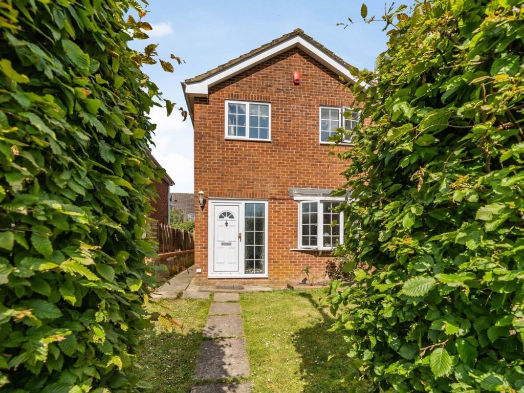 3 bed detached house for sale in Ripple Field, Freshbrook, Swindon