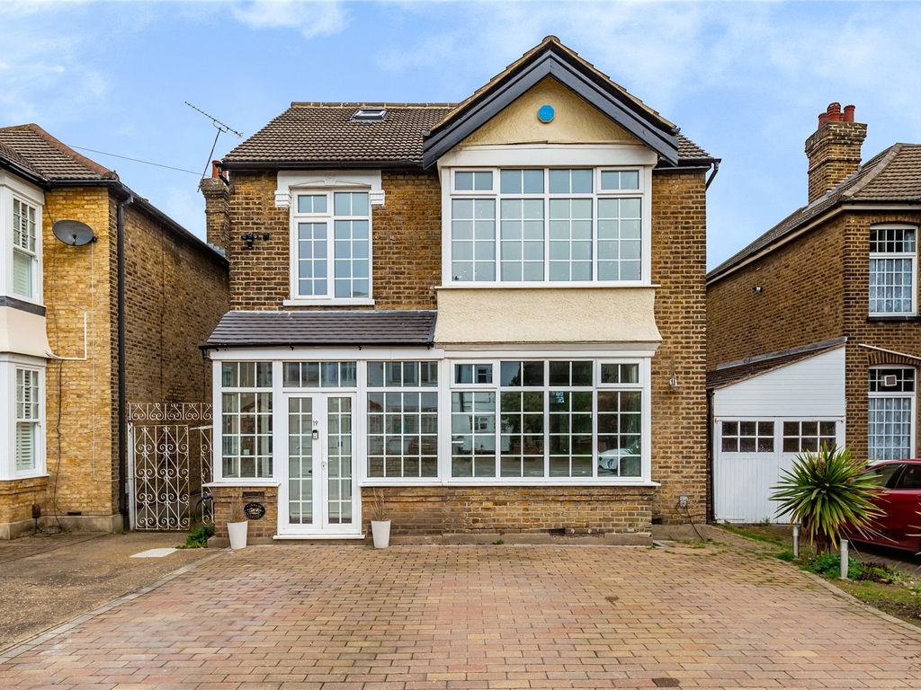 5 bed detached house for sale in Heath Park Road, Gidea Park RM2, £