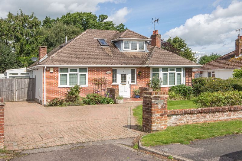 4 bed detached bungalow for sale in Dene Road, Ashurst, Southampton