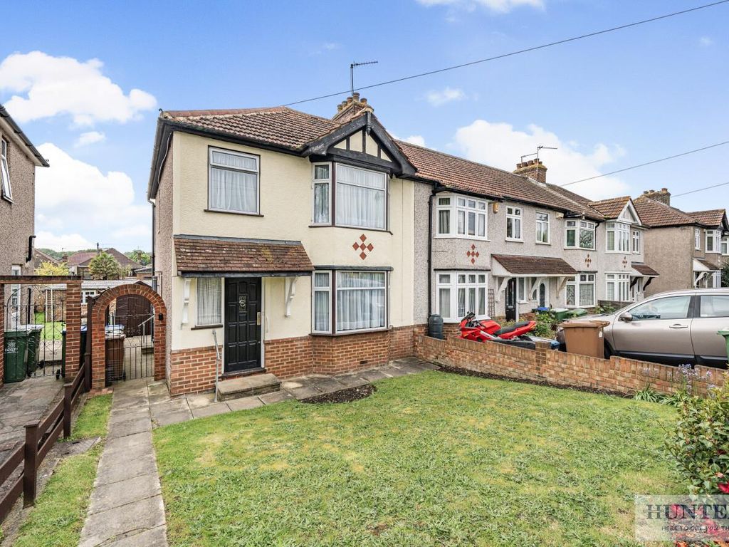 3 bed end terrace house for sale in Heversham Road, Bexleyheath DA7, £