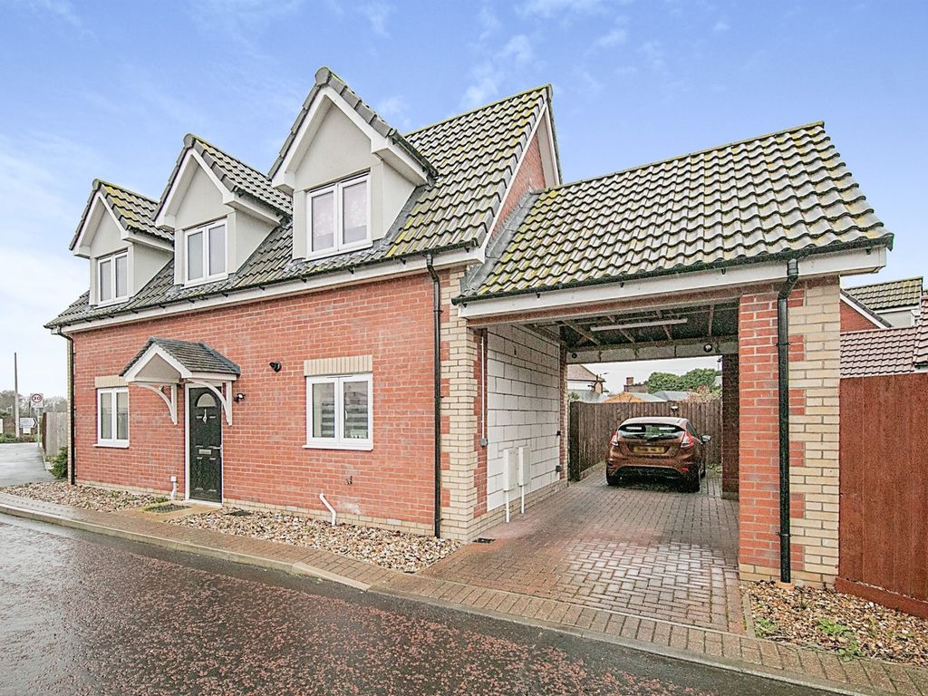 2 bed detached house for sale in Rose Gardens, Harwich CO12 Zoopla