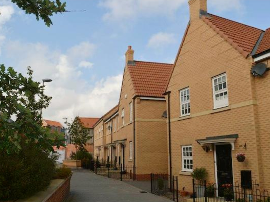 3 bed semidetached house to rent in Dickinson Walk, Beverley HU17, £