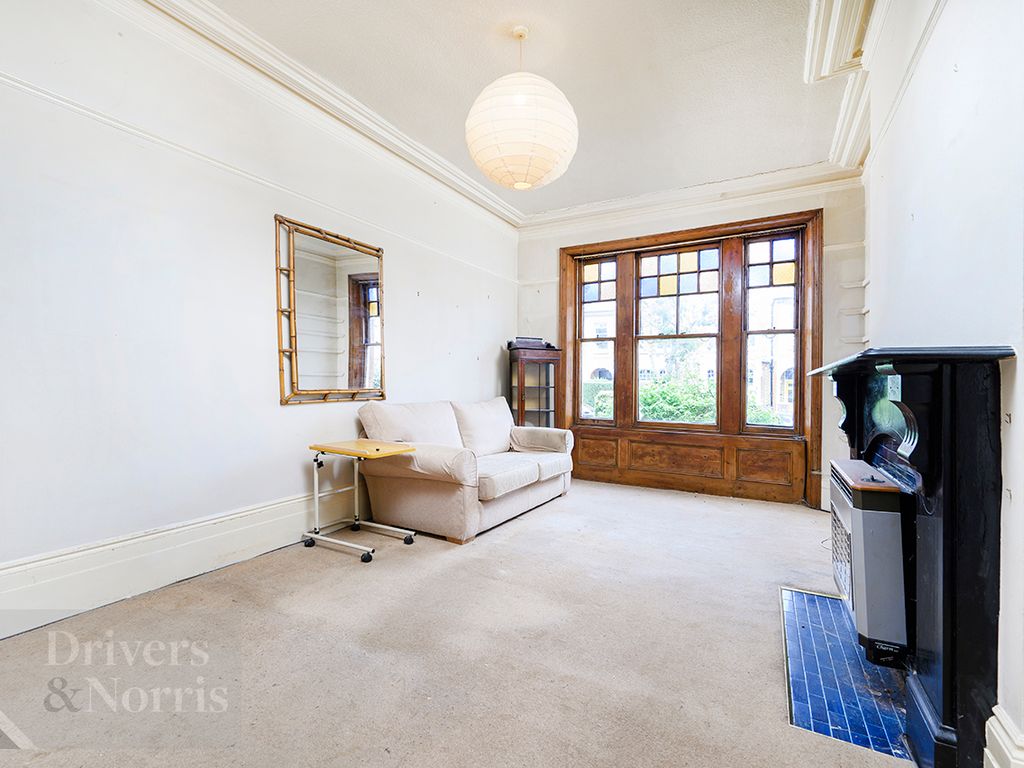 Weston Park, Couch End, London N8  