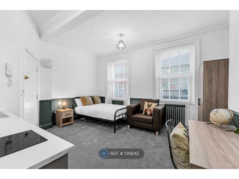 Studio to rent in Winwick Street, Warrington WA1, £825 pcm Zoopla