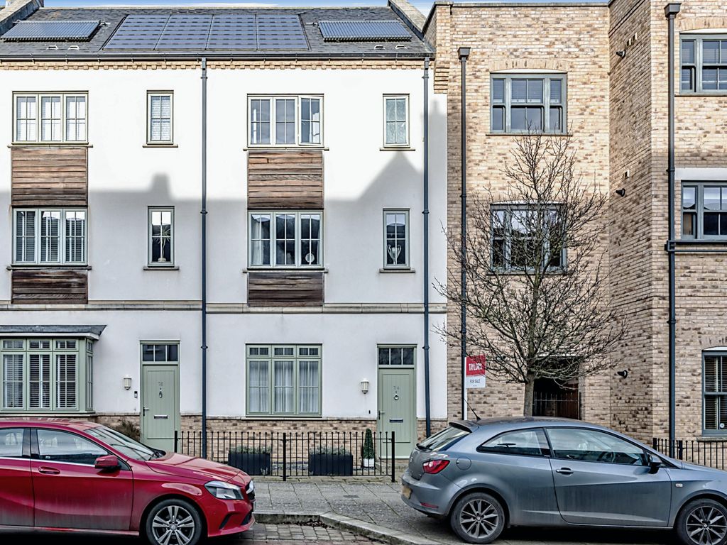 4 bed terraced house for sale in High Street, Upton, Northampton NN5