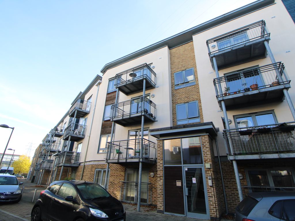 2 bed flat to rent in Quayside Drive, Colchester CO2, £950 pcm Zoopla