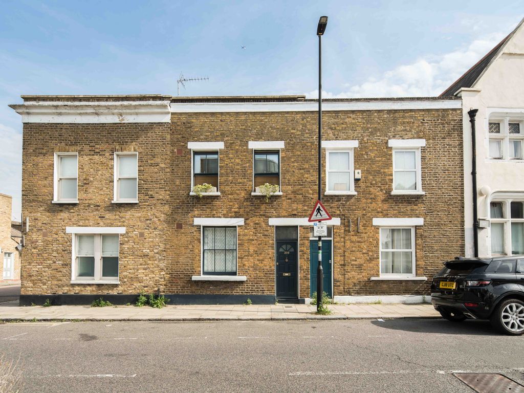 2 bed terraced house for sale in Railton Road, London SE24, £800,000