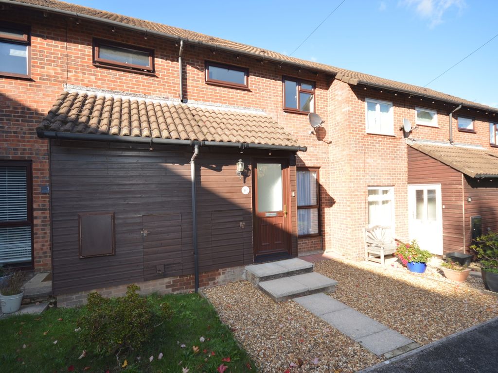 2 bed terraced house to rent in Bankview, Lymington, Hampshire, S041