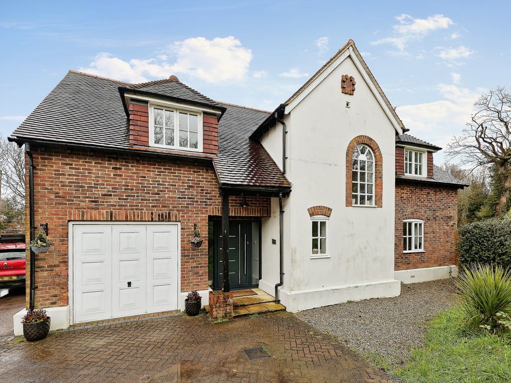 3 bed detached house for sale in Meadow Way, Shooters Hill, Eythorne