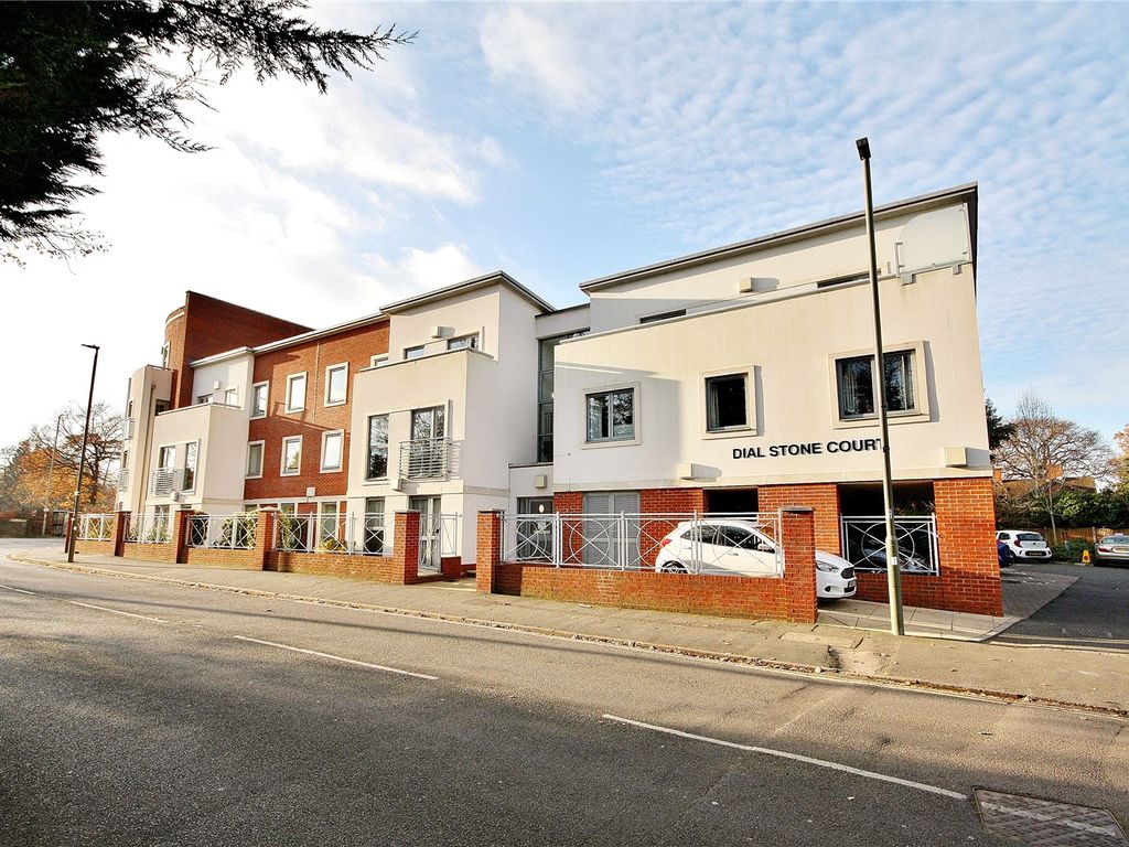 1 bed flat to rent in Dial Stone House, Oatlands Avenue, Weybridge