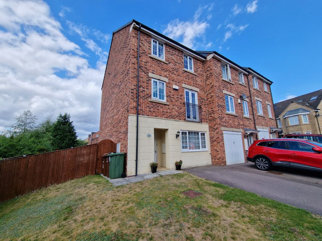 3 bed town house for sale in Silverwood Road, Woolley Grange, Barnsley