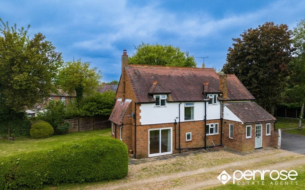 4 bed detached house to rent in The Shires, Old Bedford Road, Luton LU2