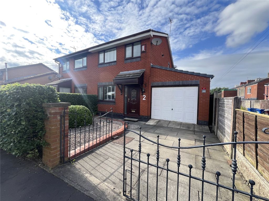 3 bed semidetached house for sale in Tresco Close, Blackburn