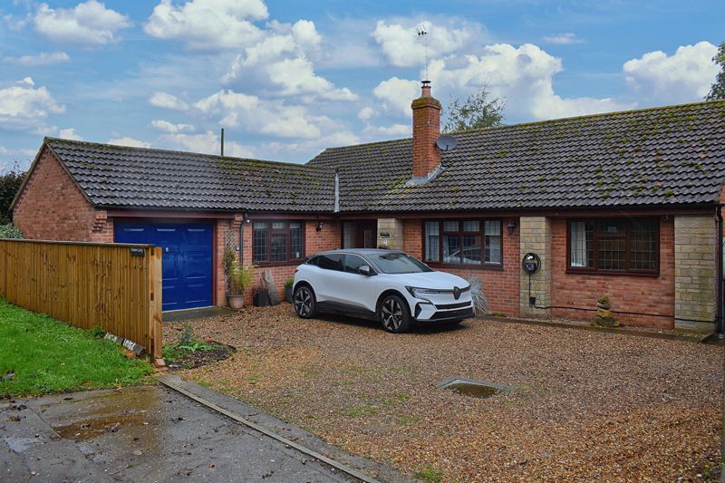 3 bed detached bungalow for sale in Main Street, Dry Doddington, Newark
