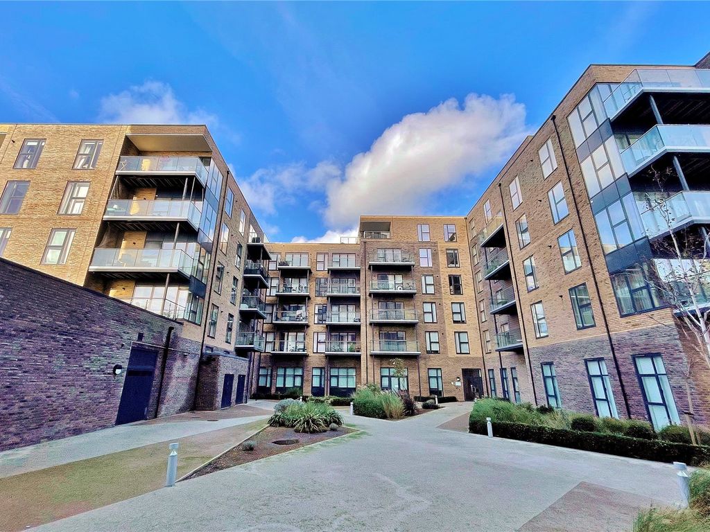 2 bed flat for sale in The Causeway, GoringBySea, Worthing, West