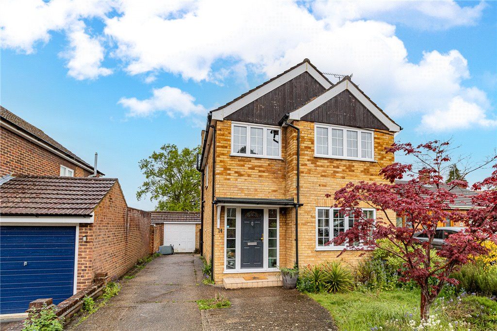 3 bed detached house for sale in Larkswood Drive, Crowthorne RG45 Zoopla