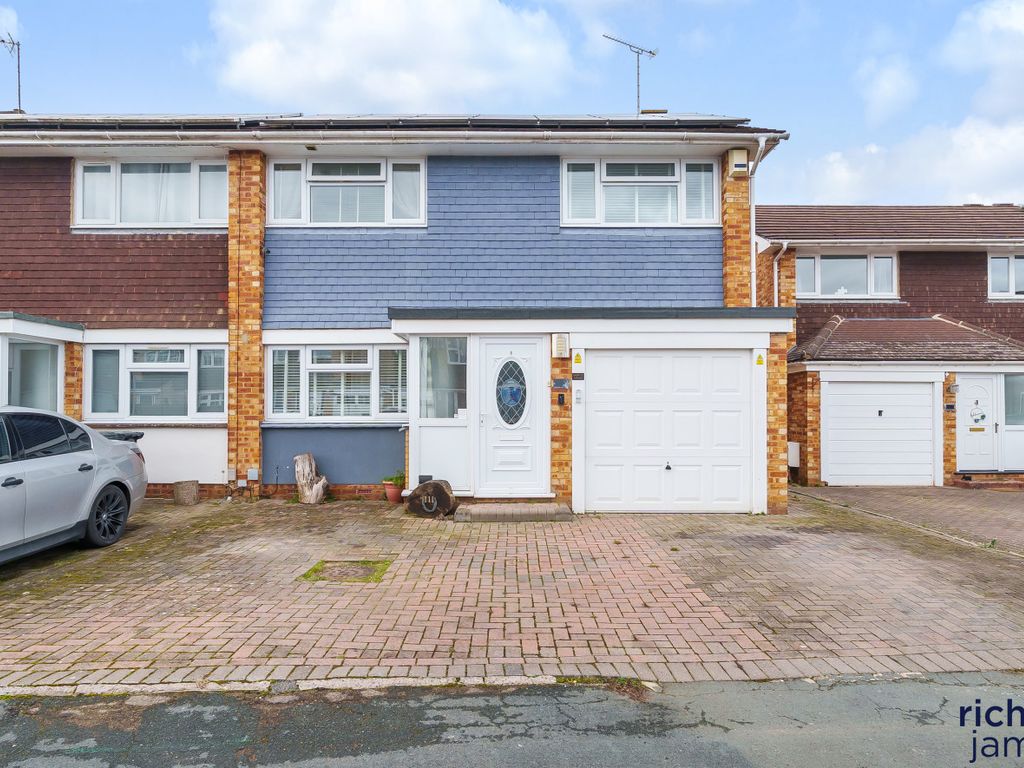 4 bed semidetached house for sale in Duchess Way, Upper Stratton