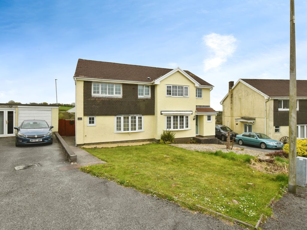 3 bed semidetached house for sale in Erw Non, Llannon, Llanelli