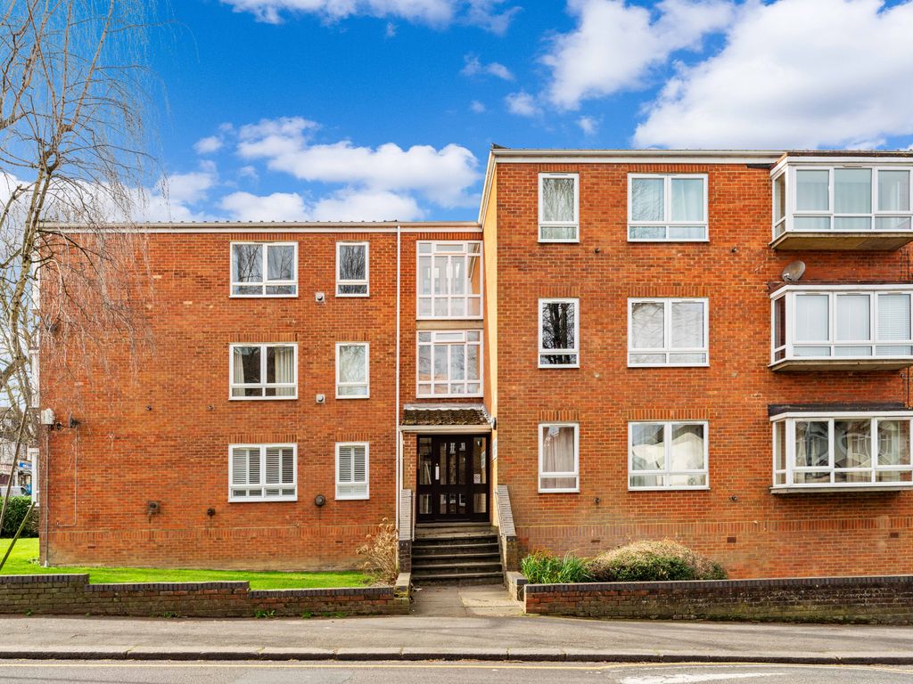 2 bed flat for sale in Demesne Road, Wallington SM6, £290,000 Zoopla