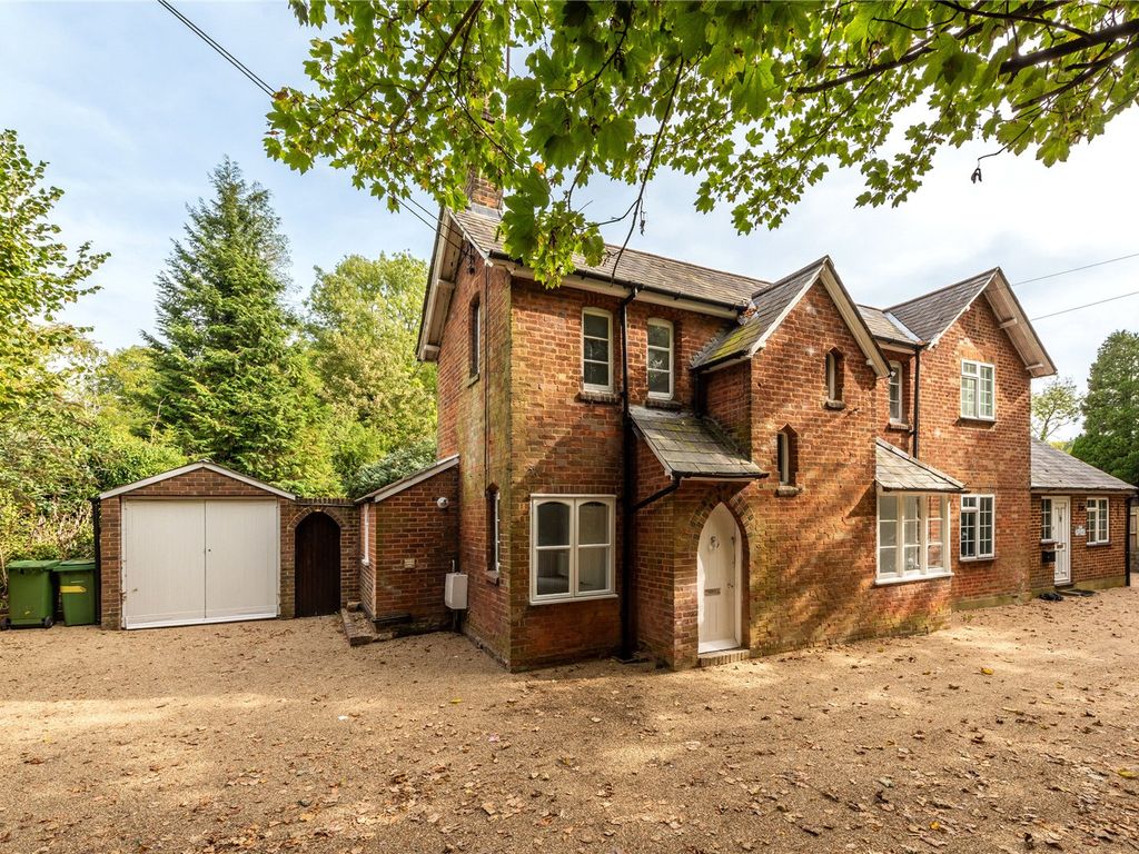 2 bed semidetached house for sale in Pebblehill Road, Betchworth
