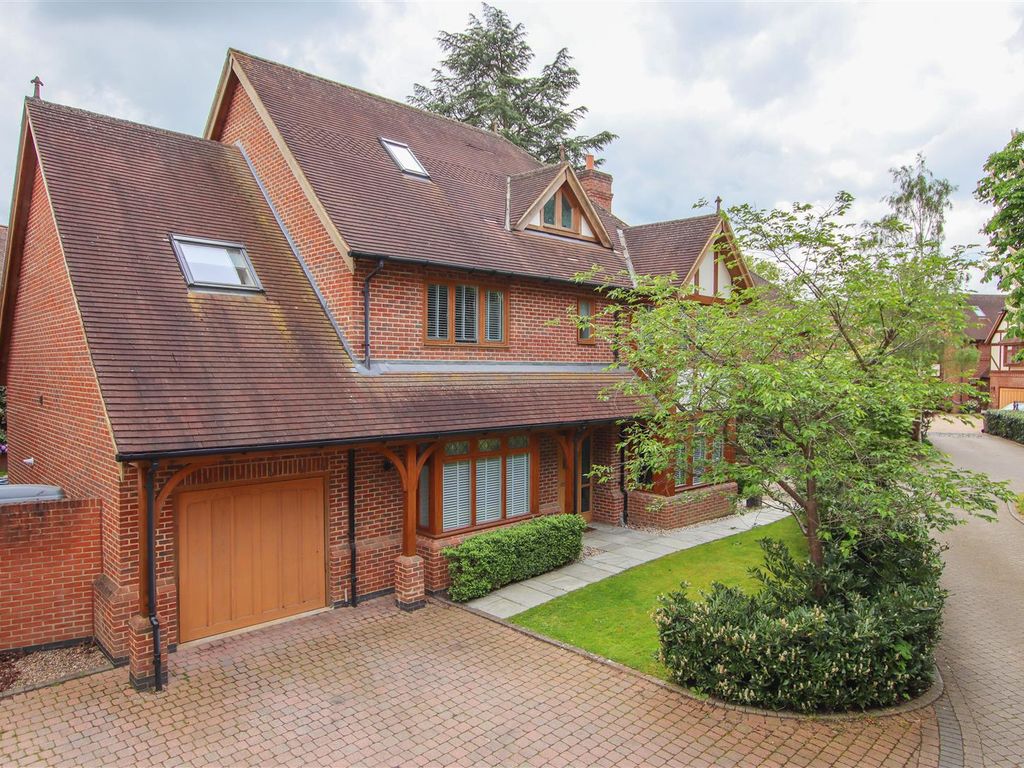 6 bed detached house for sale in Ashbourne Gardens, Hertford SG13, £