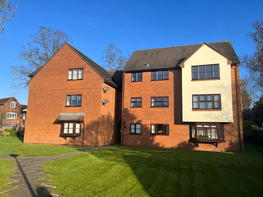 3 bed flat for sale in Carisbrooke Road, Leicester LE2, £200,000 Zoopla