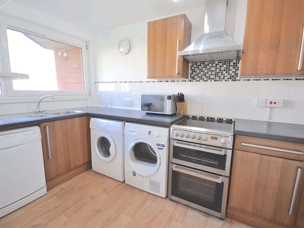 4 bed flat to rent in Crayford Road, Camden Road, Kentish Town, Tufnell Park, Holloway, Ucl