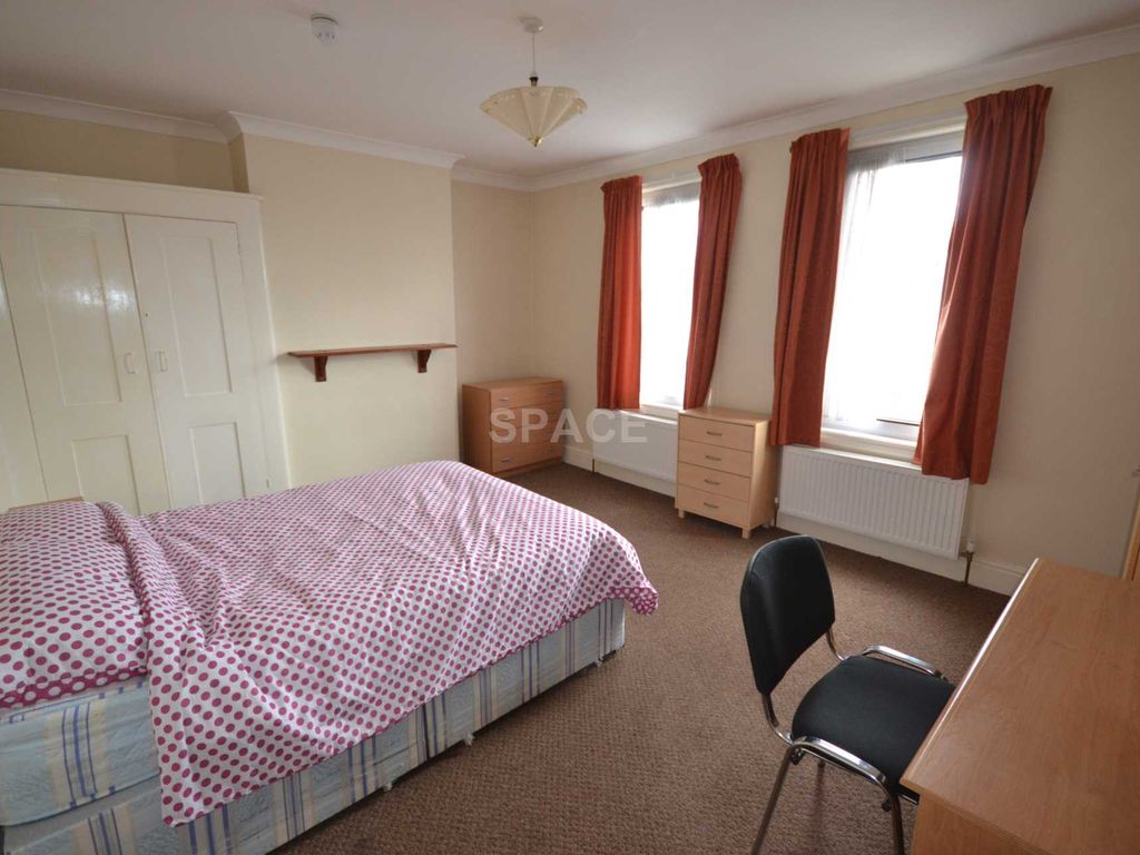 Room to rent in Basingstoke Road, Reading, Berkshire RG2, £550 pcm Zoopla