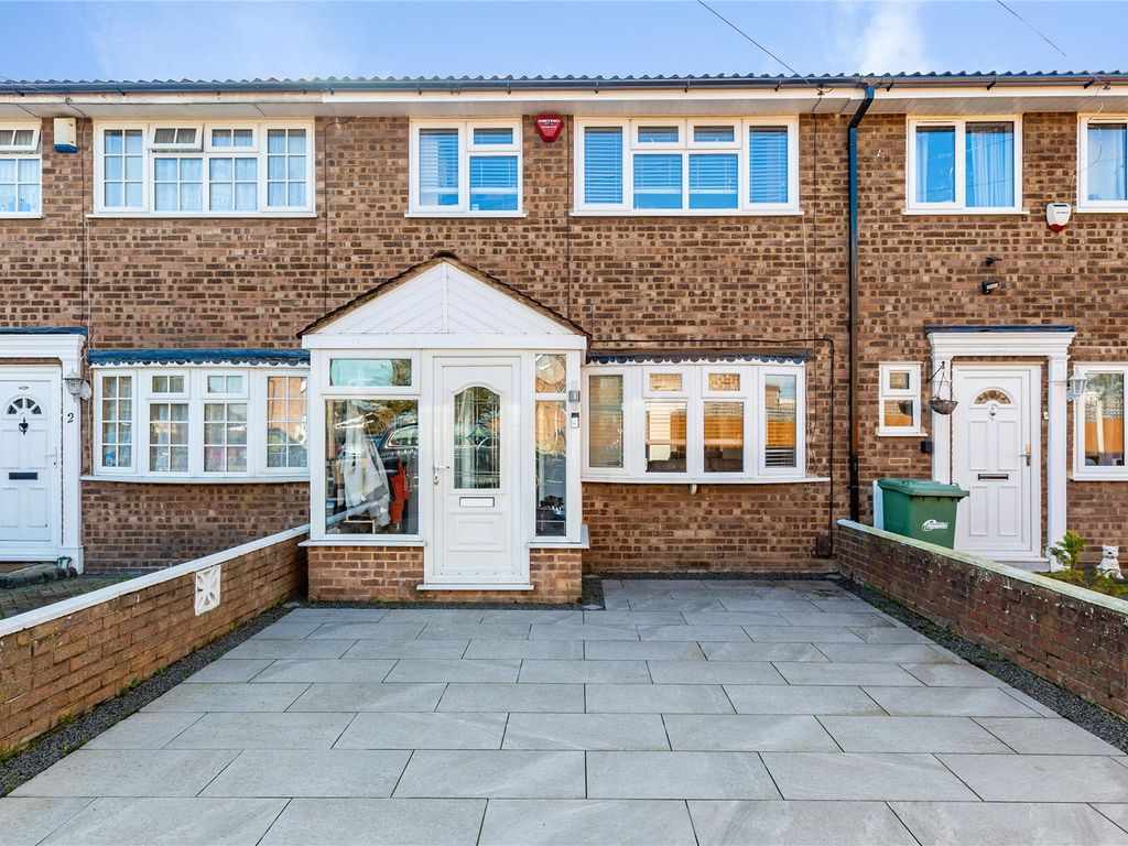 3 bed terraced house for sale in Lynbrook Close, Rainham RM13, £400,000