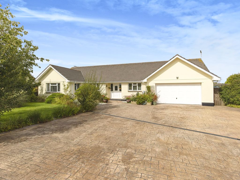 4 bed detached bungalow for sale in TrehazeNa Close, Camelford PL32