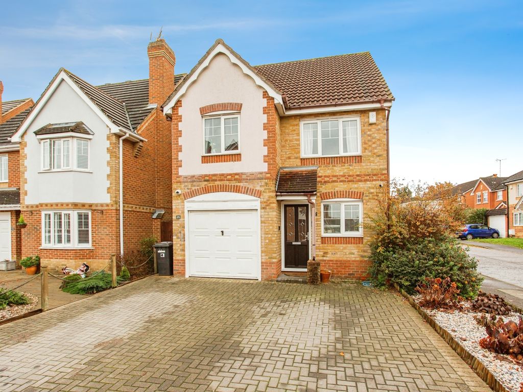 3 bed detached house for sale in Peregrine Gardens, Rayleigh SS6, £