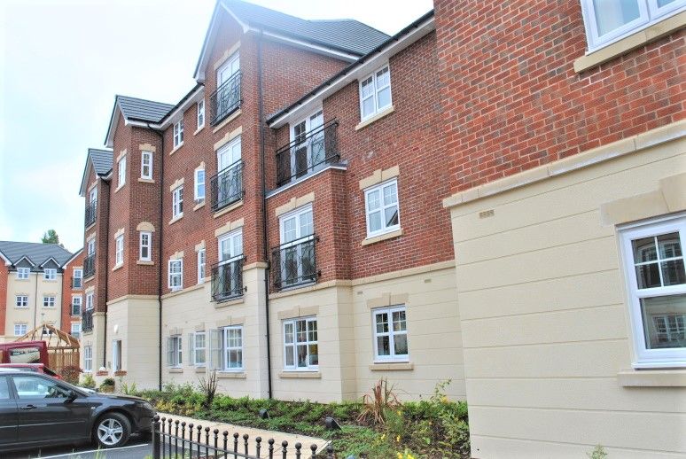 2 bed flat for sale in Astley Brook Close, Bolton BL1, £105,000 Zoopla