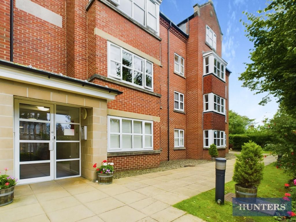 2 bed flat for sale in Filey Road, Scarborough YO11, £120,000 Zoopla