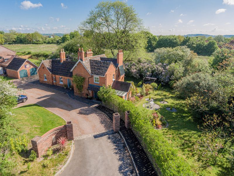 4 bed detached house for sale in Green Lane, Studley B80 Zoopla