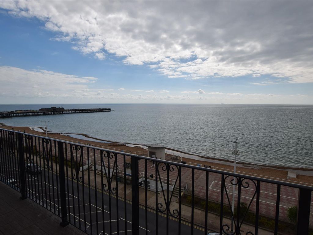 3 bed flat to rent in Eversfield Place, St. LeonardsOnSea TN37, £